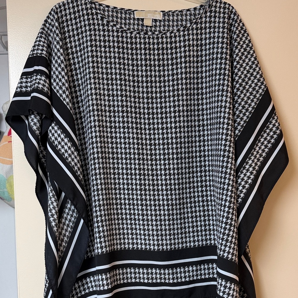 Chic Black and White Houndstooth tunic. Michael Kors. S/M